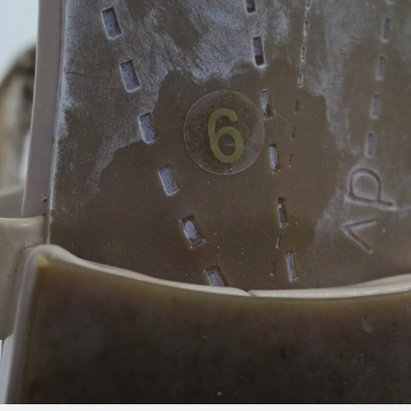 DV ANKLE STRAP SANDALS PATENT LEATHER BEIGE Sz 6 - Picture 4 of 4